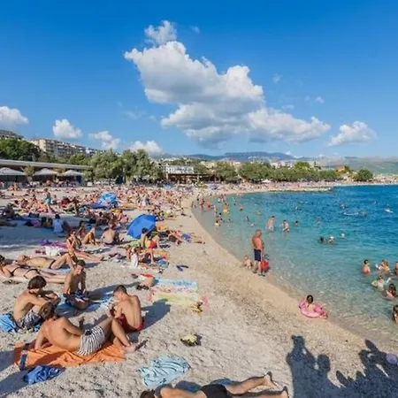 Camino - Near Mall Of