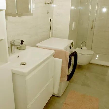 Camino - Near Mall Of *