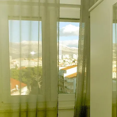 Camino - Near Mall Of