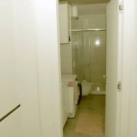 Camino - Near Mall Of *