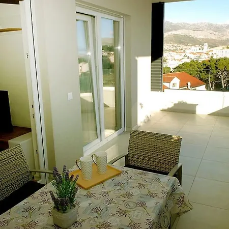 Camino - Near Mall Of *