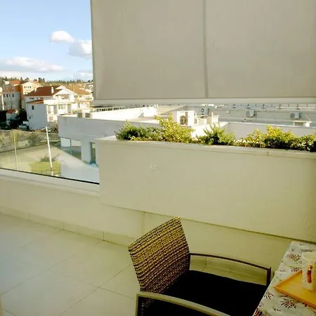 Camino - Near Mall Of Split